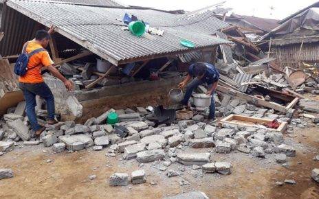 Strong Aftershock Triggers Panic Among Quake Survivors On Lombok, Indonesia 1