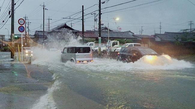 Most Powerful Typhoon Jiba Kills Nine In Japan 7