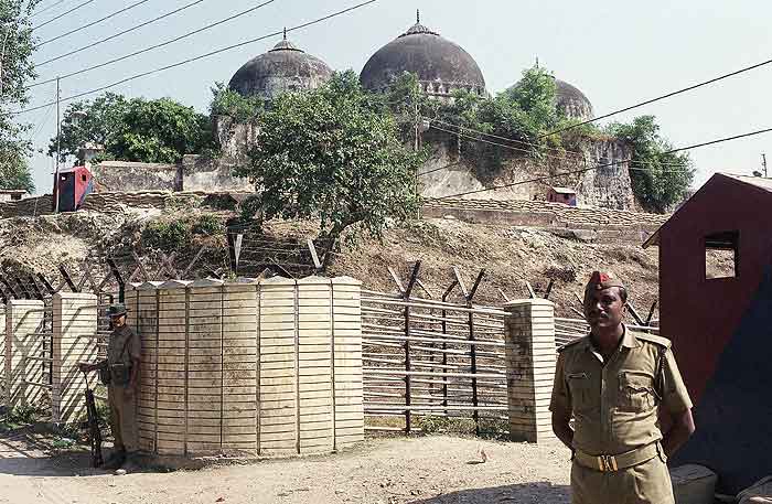 Hindus get right to worship at disputed Ram Mandir site 3