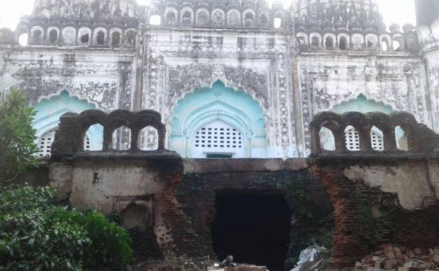 Hindus get right to worship at disputed Ram Mandir site 4