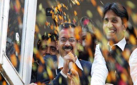 Delhi election: Kejriwal signs guarantee card with 10 promises 2