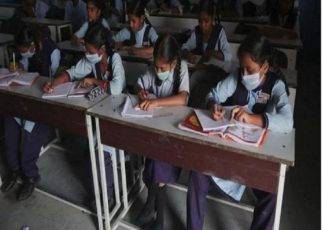 Delhi shuts primary schools amid corona fear