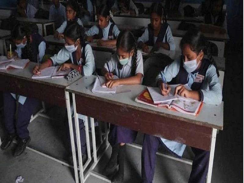 Delhi shuts primary schools amid corona fear