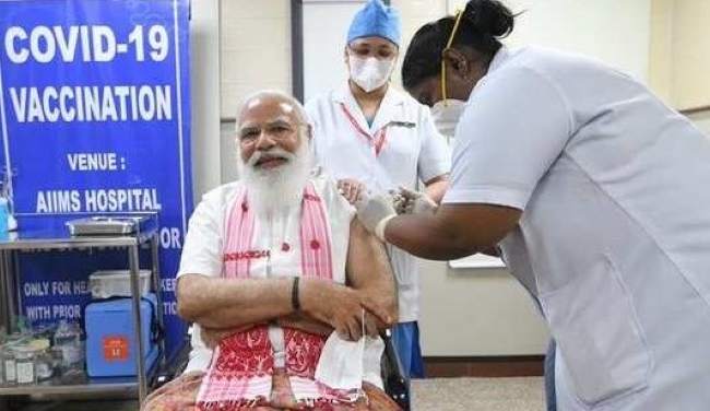 PM narendra modi took covid-19 vaccine