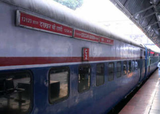 Deccan Queen Gets Vistadome Coaches 1