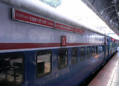 Deccan Queen Gets Vistadome Coaches 1